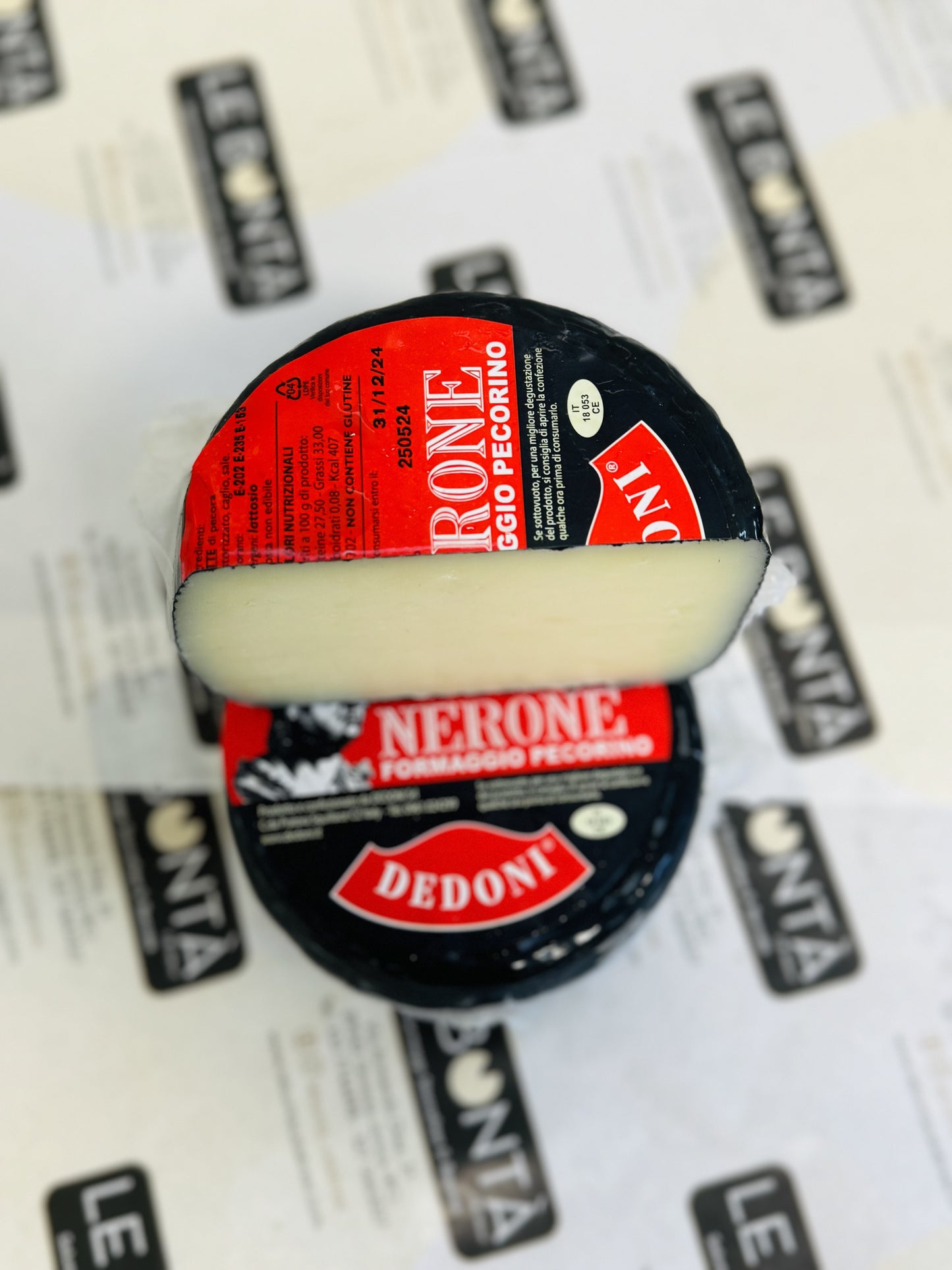 Formaggio pecorino nerone