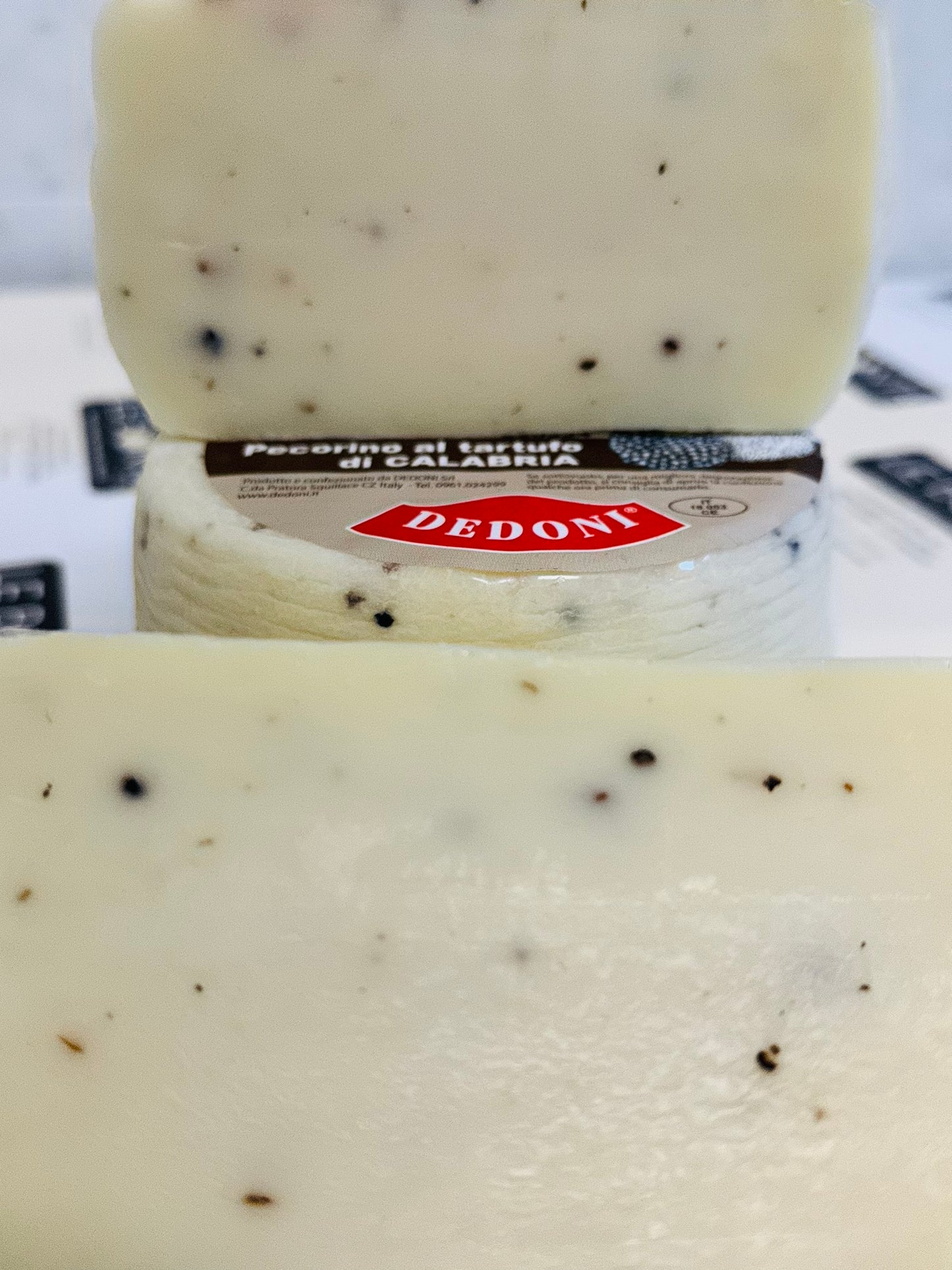 Formaggio pecorino al tartufo