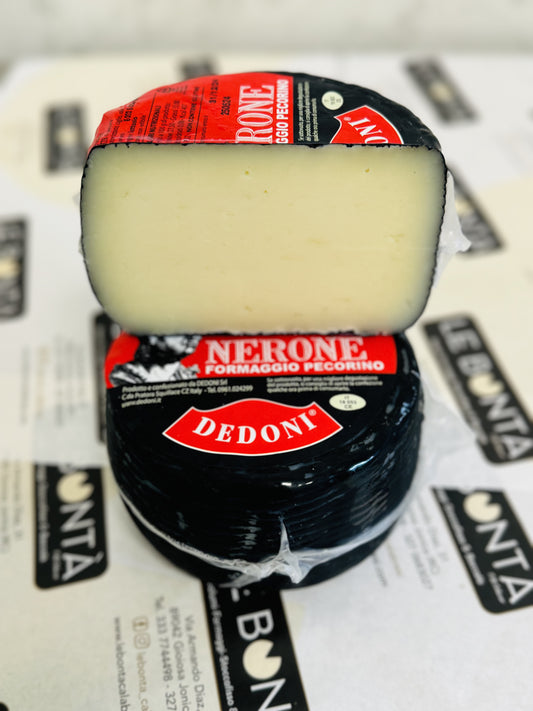 Formaggio pecorino nerone