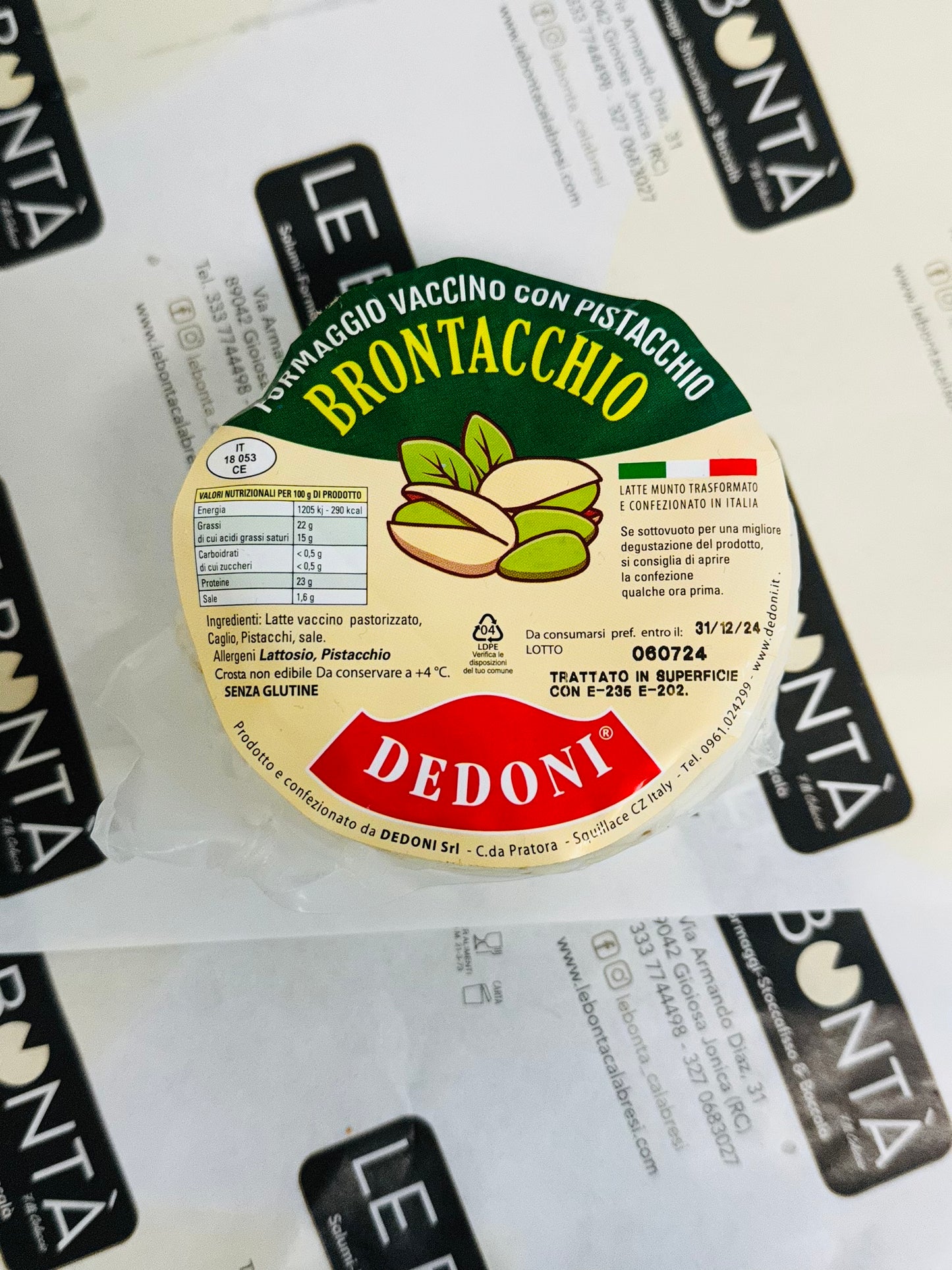 Formaggio pecorino al pistaccio