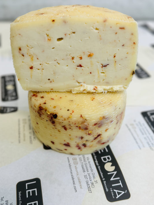 Formaggio pecorino con peperoncino