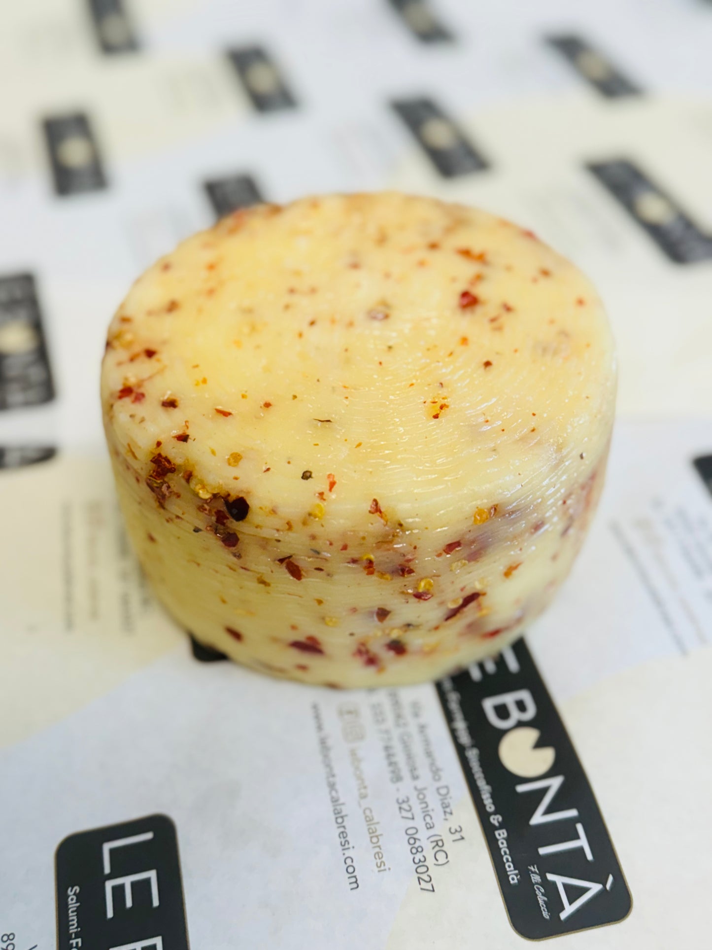 Formaggio pecorino con peperoncino